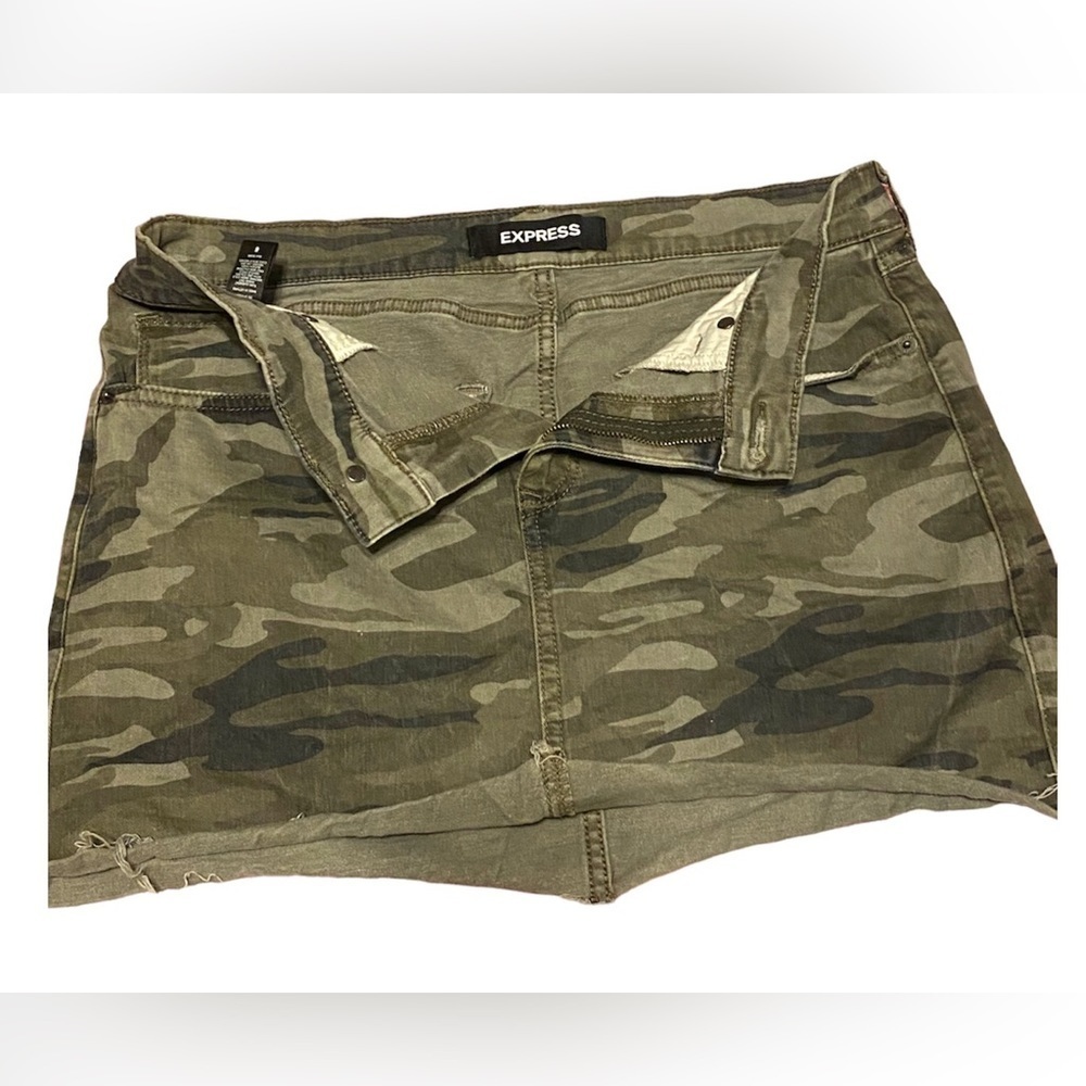 𝅺EXPRESS camo skirt